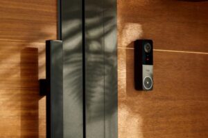 Hue's Secure Video Doorbell Turns On Lights When Someone Comes to the Door 2 Hue's Secure Video Doorbell Turns On Lights When Someone Comes to the Door