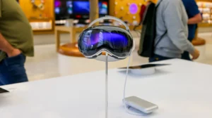 Apple Halts Vision Pro 2 Development for Cheaper AI Glasses
