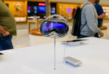 Apple Halts Vision Pro 2 Development for Cheaper AI Glasses